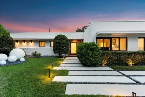 2180 Alamanda Drive North Miami FL 33181