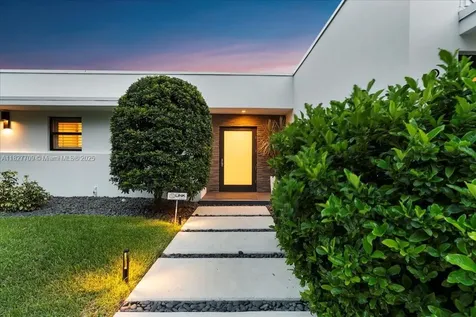 2180 Alamanda Drive North Miami FL 33181