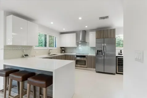 2180 Alamanda Drive North Miami FL 33181