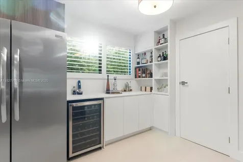 2180 Alamanda Drive North Miami FL 33181
