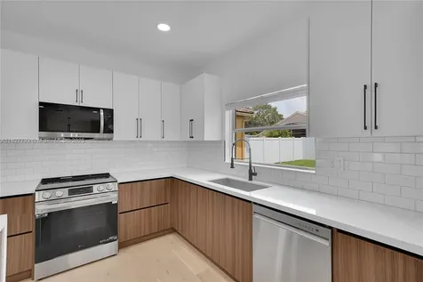 16400 Sapphire Place Weston FL 33331