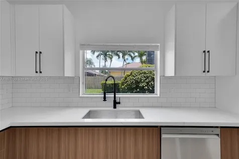 16400 Sapphire Place Weston FL 33331