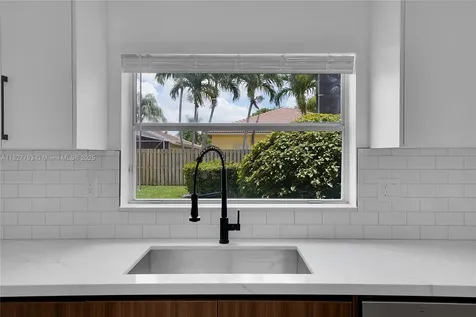 16400 Sapphire Place Weston FL 33331
