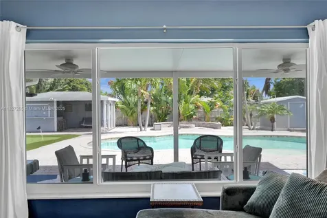 1555 NE 35th Street Oakland Park FL 33334