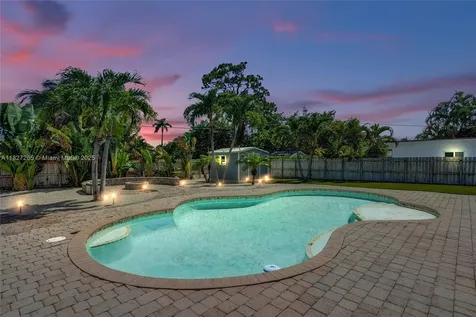 1555 NE 35th Street Oakland Park FL 33334