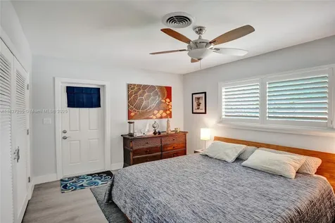 1555 NE 35th Street Oakland Park FL 33334