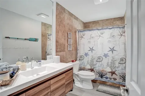 1555 NE 35th Street Oakland Park FL 33334