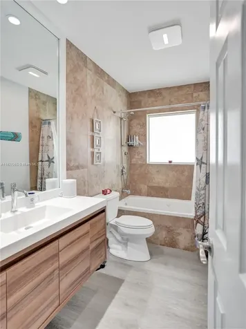 1555 NE 35th Street Oakland Park FL 33334