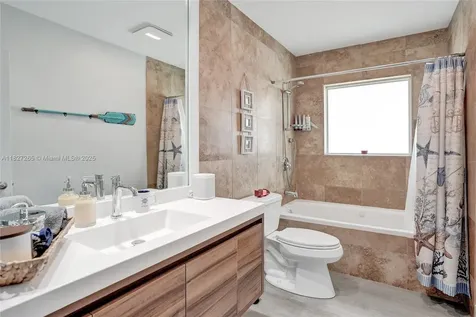 1555 NE 35th Street Oakland Park FL 33334