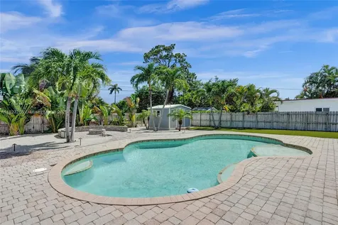1555 NE 35th Street Oakland Park FL 33334