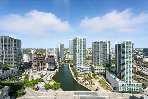 31 SE 5th Street Miami FL 33131