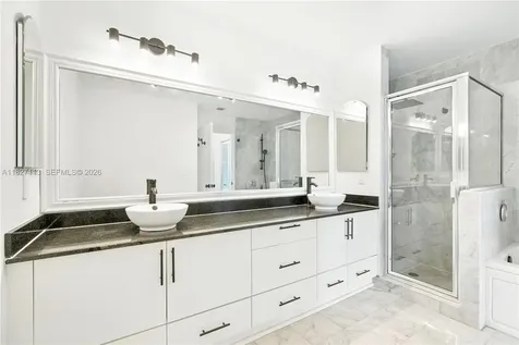 31 SE 5th Street Miami FL 33131