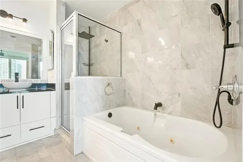 31 SE 5th Street Miami FL 33131