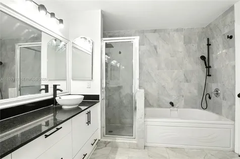 31 SE 5th Street Miami FL 33131