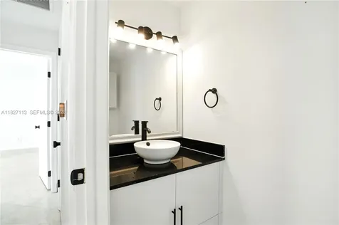 31 SE 5th Street Miami FL 33131