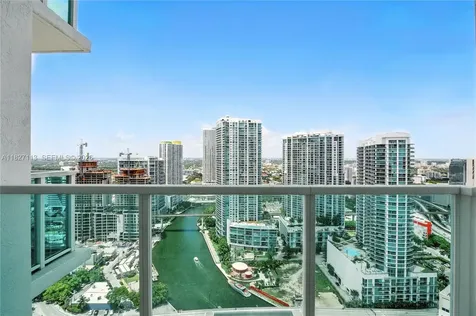 31 SE 5th Street Miami FL 33131