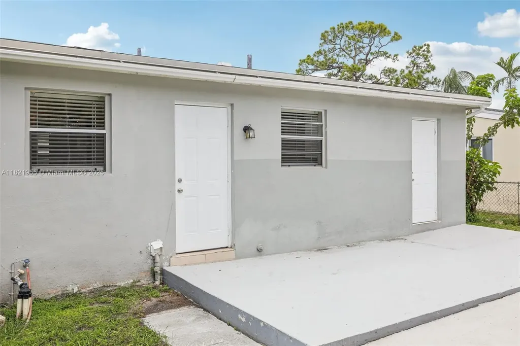 2817 SW 8th Street Fort Lauderdale FL 33312