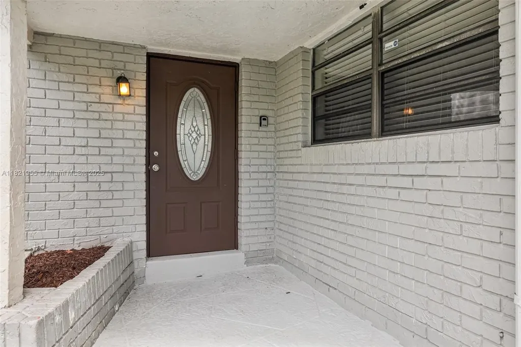 2817 SW 8th Street Fort Lauderdale FL 33312