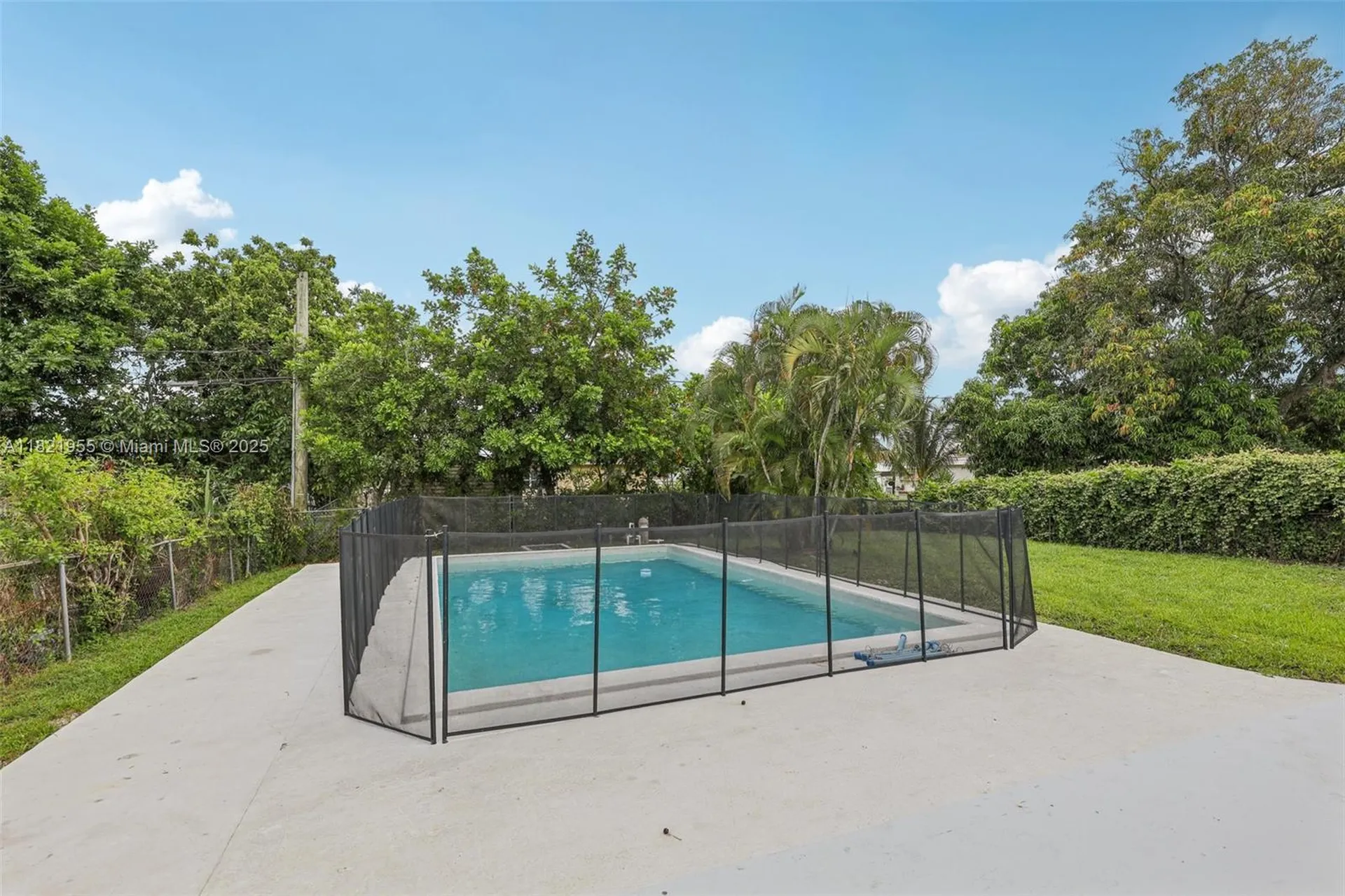 2817 SW 8th Street Fort Lauderdale FL 33312