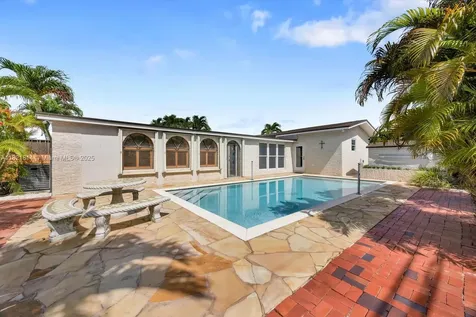 5025 SW 90th Court Miami FL 33165