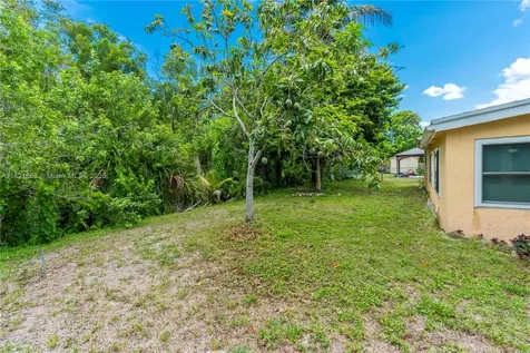 886 Camellia Drive Royal Palm Beach FL 33411