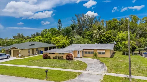 886 Camellia Drive Royal Palm Beach FL 33411