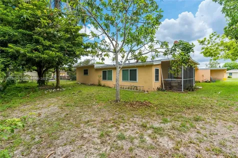 886 Camellia Drive Royal Palm Beach FL 33411