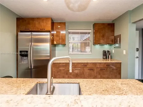 2860 Somerset Drive Lauderdale Lakes FL 33311