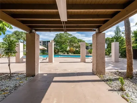 2860 Somerset Drive Lauderdale Lakes FL 33311
