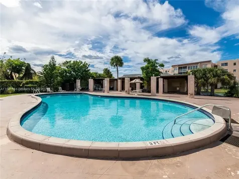 2860 Somerset Drive Lauderdale Lakes FL 33311