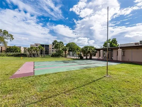 2860 Somerset Drive Lauderdale Lakes FL 33311