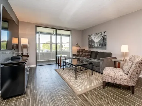 2860 Somerset Drive Lauderdale Lakes FL 33311