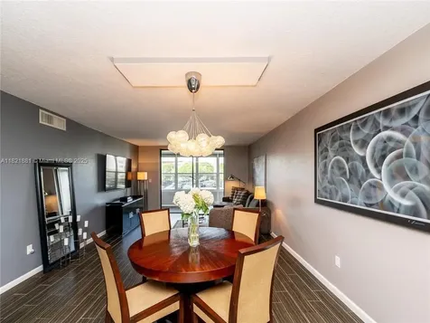 2860 Somerset Drive Lauderdale Lakes FL 33311