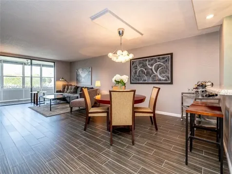 2860 Somerset Drive Lauderdale Lakes FL 33311