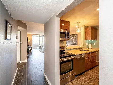2860 Somerset Drive Lauderdale Lakes FL 33311