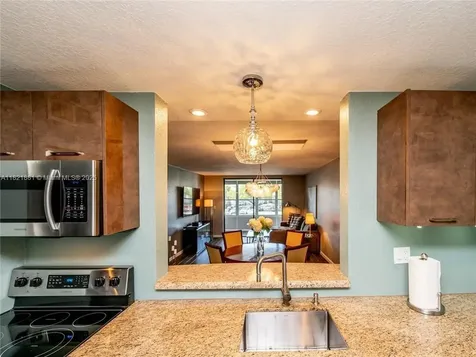 2860 Somerset Drive Lauderdale Lakes FL 33311