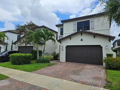 3238 W 96th Place Hialeah FL 33018