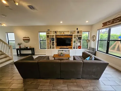 3238 W 96th Place Hialeah FL 33018