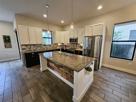 3238 W 96th Place Hialeah FL 33018