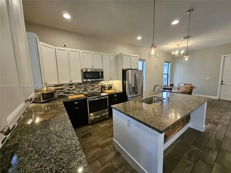3238 W 96th Place Hialeah FL 33018
