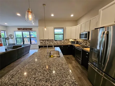 3238 W 96th Place Hialeah FL 33018