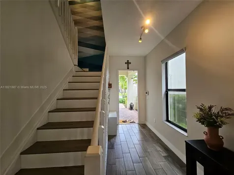 3238 W 96th Place Hialeah FL 33018