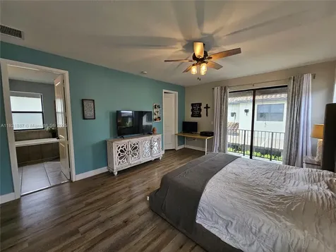 3238 W 96th Place Hialeah FL 33018