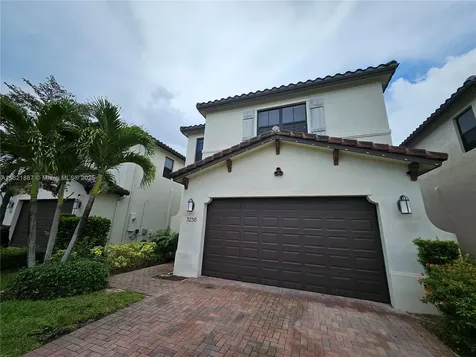 3238 W 96th Place Hialeah FL 33018