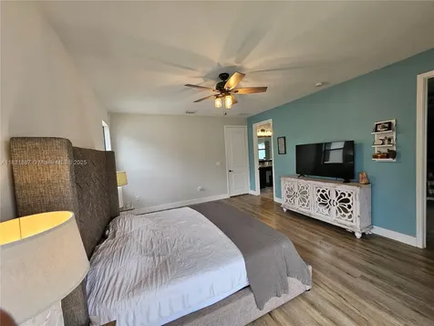 3238 W 96th Place Hialeah FL 33018