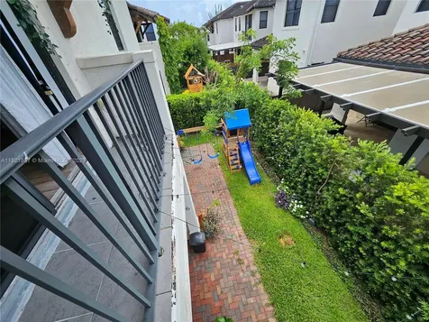 3238 W 96th Place Hialeah FL 33018