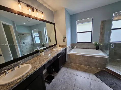 3238 W 96th Place Hialeah FL 33018