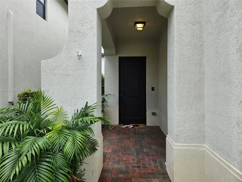 3238 W 96th Place Hialeah FL 33018