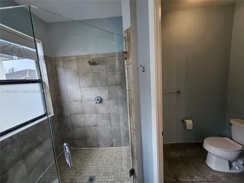 3238 W 96th Place Hialeah FL 33018