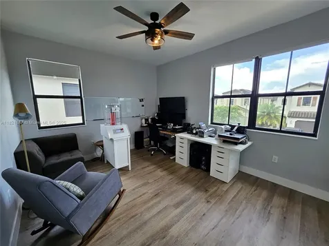 3238 W 96th Place Hialeah FL 33018